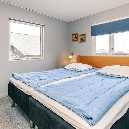 Prázdninový dům V *