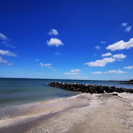 4 Person In Saeby-by Traum